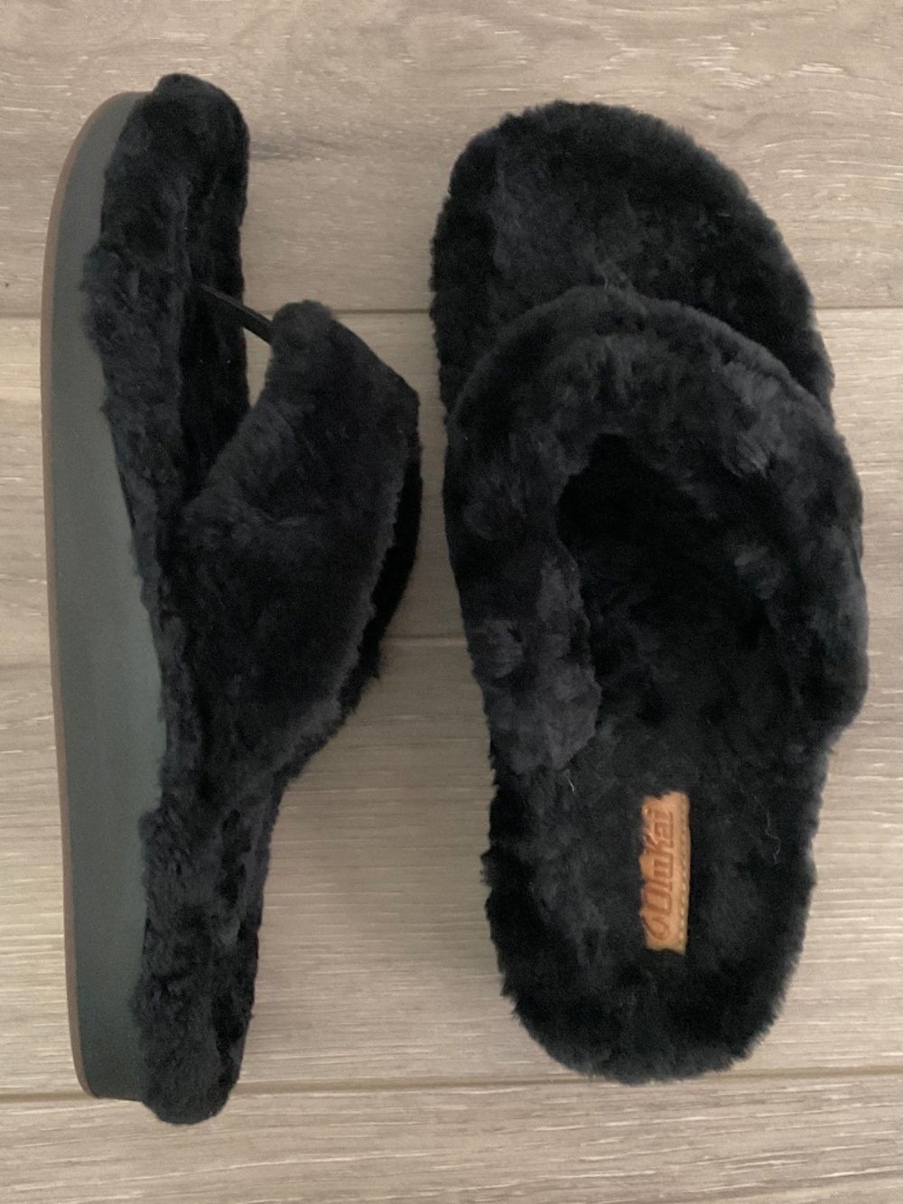OLUKAI Kipe'a Heu shearling Thong Slide Sandal Black Size 9